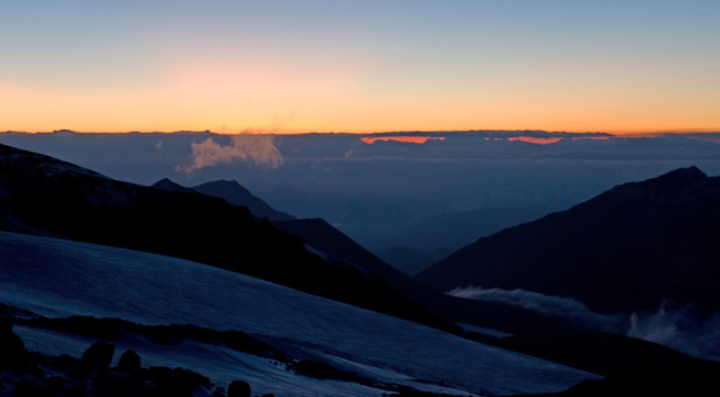 Восход солнца. Перевал Балкбаши (вид со склона Эльбруса)