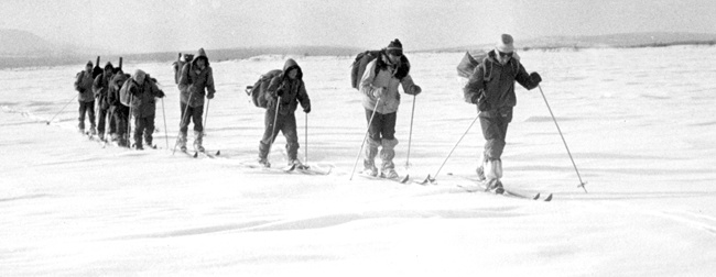 Туристы ЗИВа в лыжном походе по Кольскому полуострову.